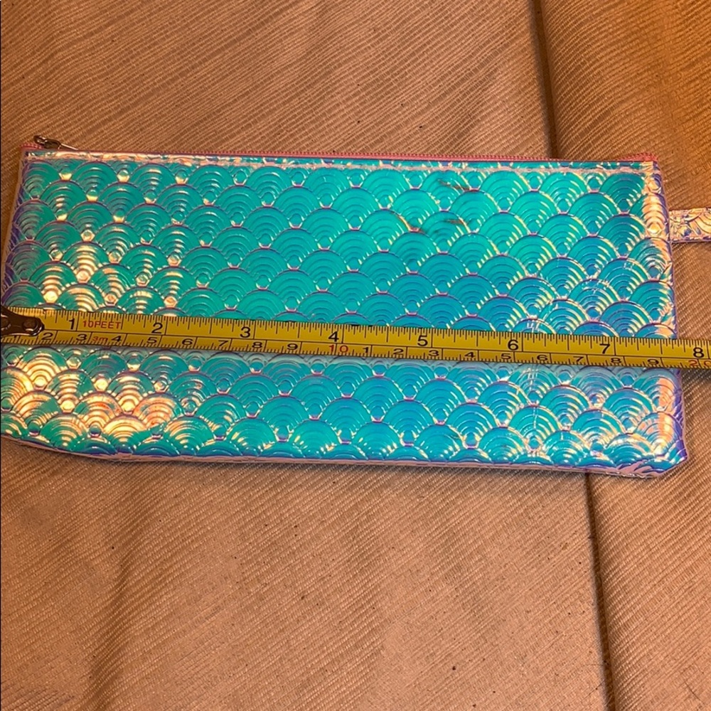 Iridescent wristlet/pouch EUC - Picture 12 of 13